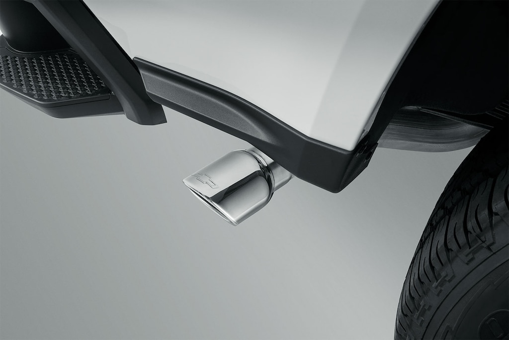 Puntas de escape cromadas con emblema para tu camioneta todoterreno 4x4 Chevrolet Colorado 2025.